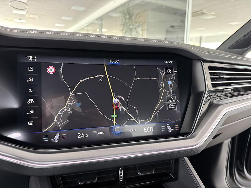 Volkswagen Touareg 3,0TDI 210kW*Discover*Vzduch - fotka 22 z 46