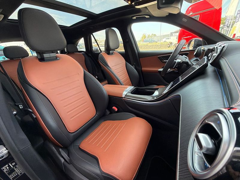 Mercedes-Benz GLC AMG 4MATIC - fotka 21 z 36