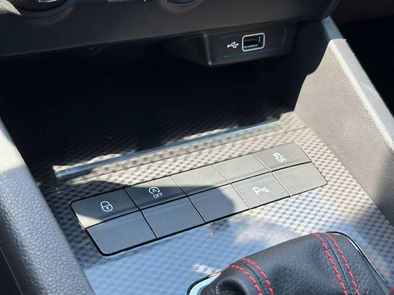 Škoda Octavia combi RS 2,0 TDI 135 kW 6° DSG - fotka 11 z 30