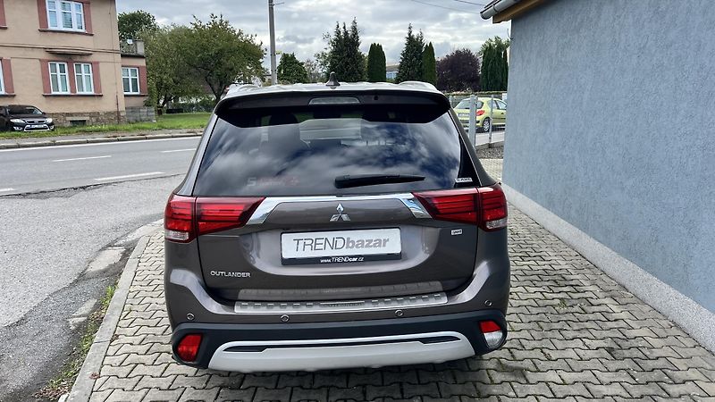 Mitsubishi Outlander INSTYLE 2,0 MIVEC 4X4 A/T - fotka 6 z 16