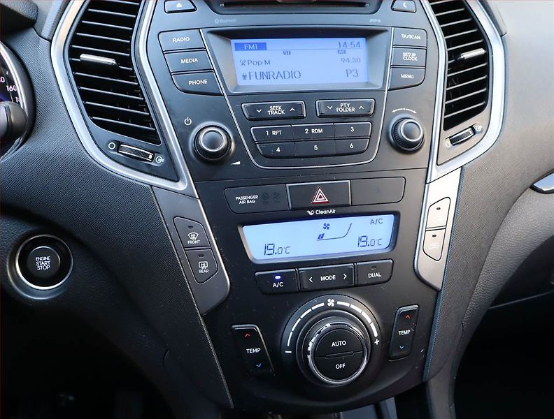 Hyundai Santa Fe (2015) 2.0 CRDi, 4X4, Tempomat - fotka 12 z 16