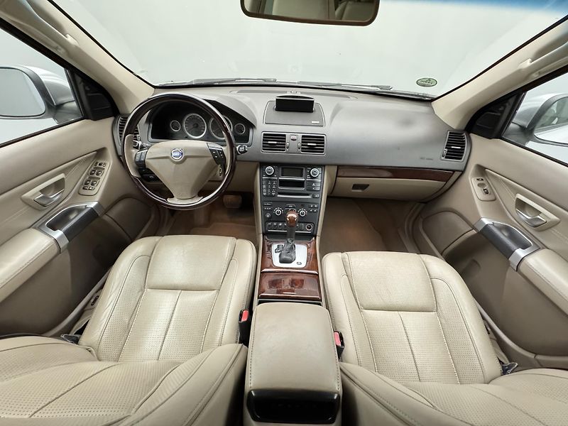 Volvo XC90 D5 AWD EXECUTIVE AUT CZ - fotka 2 z 36