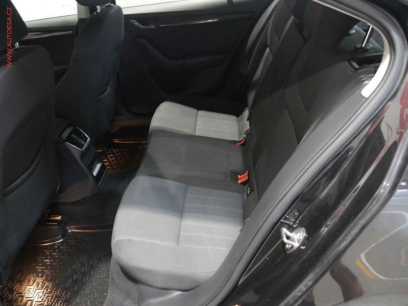 Škoda Octavia (2019) 2.0TDi, 1.maj,ČR, Style - fotka 10 z 23