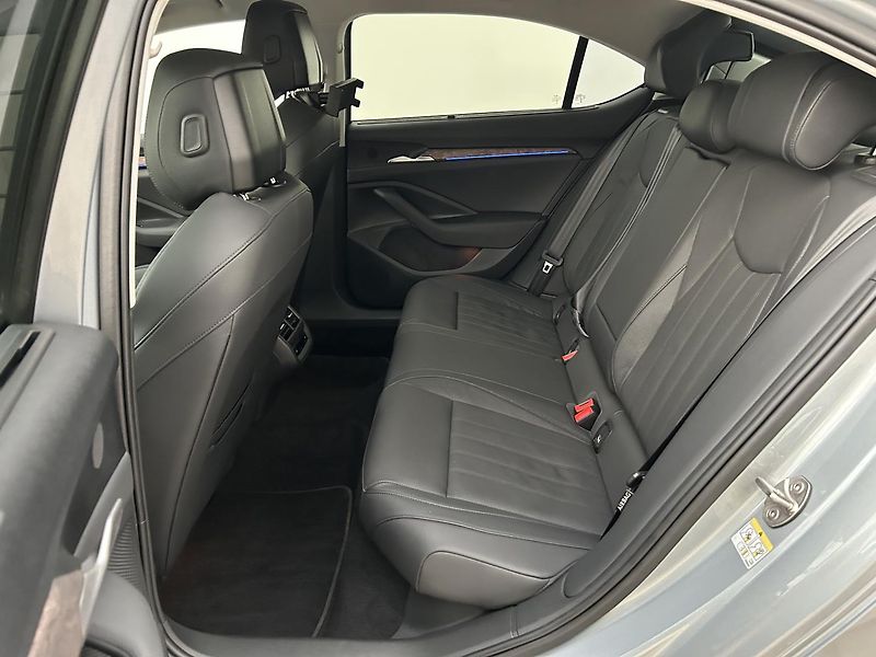 Škoda Superb 2.0 TDi L & K - fotka 23 z 30