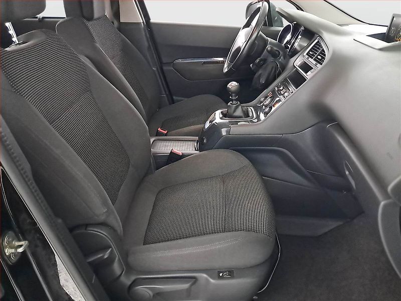 Peugeot 5008 (2016) 1.6 BlueHDi, 7 míst, Navi - fotka 9 z 22