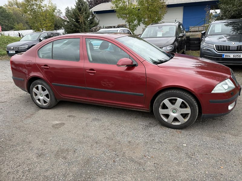Škoda Octavia 1.6i - fotka 7 z 22