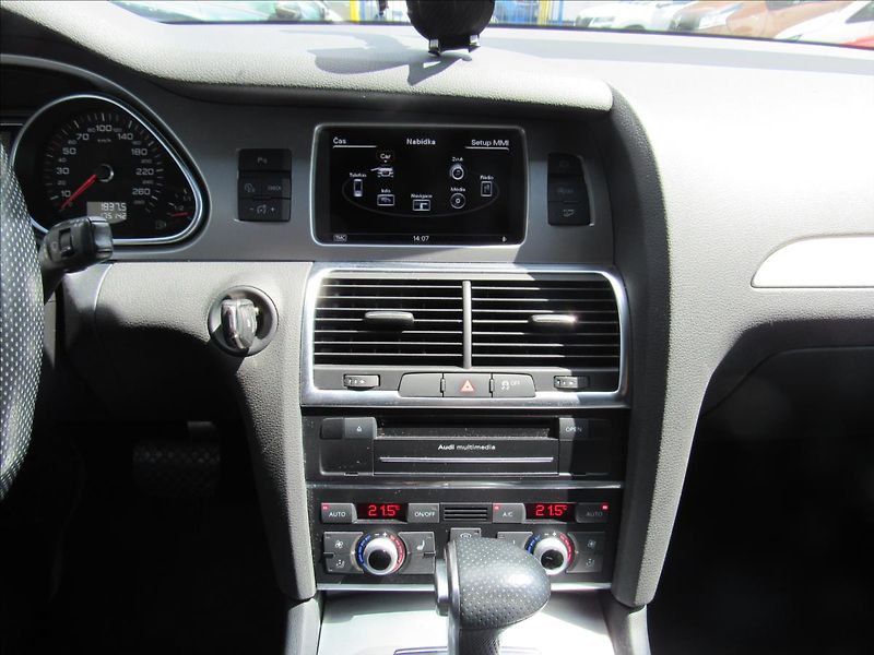 Audi Q7 3,0 TDi 180kW Quattro S-Line - fotka 11 z 30