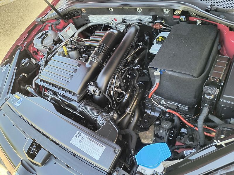 Volkswagen Golf (2014) 1.2 TSI 63KW 4-VÁLEC Z ŘEMENEM - fotka 50 z 66