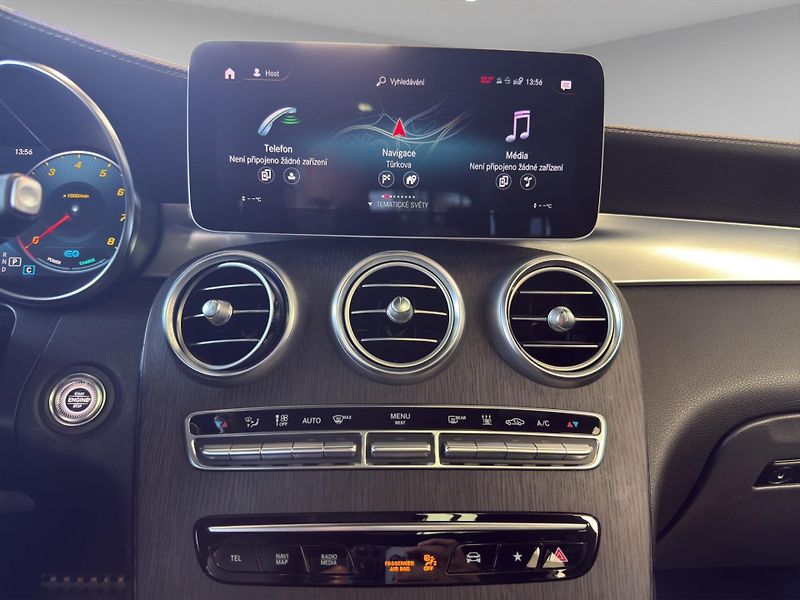 Mercedes-Benz GLC (2019) 300 4MATIC - fotka 17 z 22