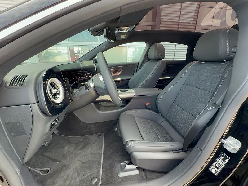 Mercedes-Benz CLA 200 Shooting Brake - fotka 15 z 34