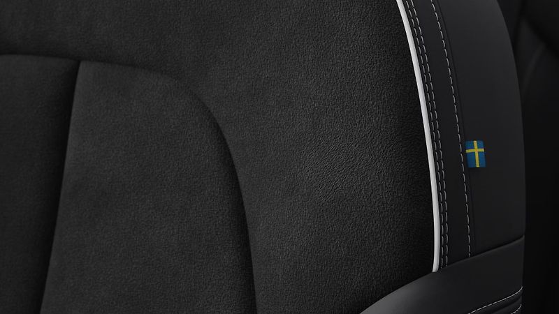 Volvo XC40 (2026) B3 AUT DARK PLUS - fotka 16 z 17