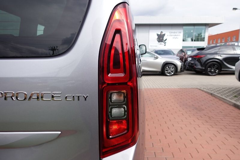 Toyota ProAce City 1.5 D4-D 130 - 6 MT Family L1 - fotka 30 z 31