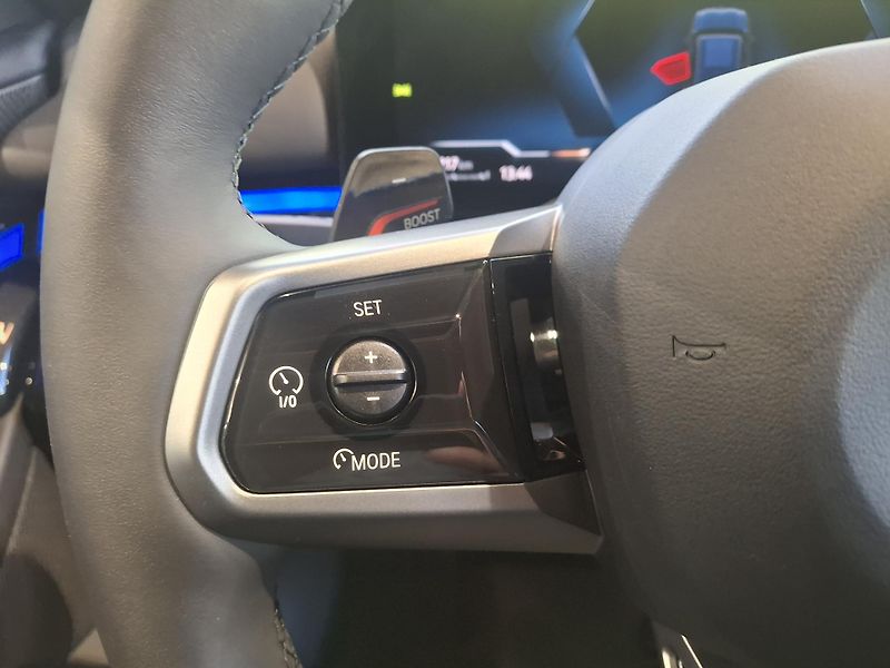 BMW Řada 5 540d xDrive Touring M-Sport - fotka 12 z 27