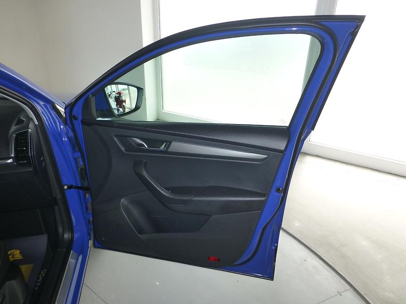 Škoda Karoq (2019) 1,6TDI*PARK.S**ALU***VYHŘ.SED. - fotka 20 z 28