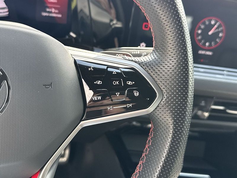 Volkswagen Golf (2023) 2.0 TSI DSG GTI - fotka 14 z 32