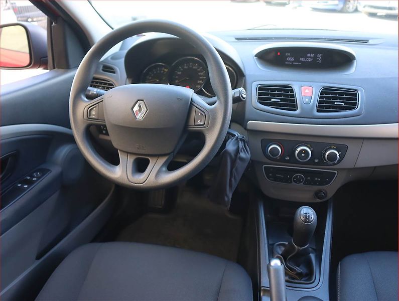 Renault Mégane (2012) 1.6 16V, Tempomat - fotka 7 z 15