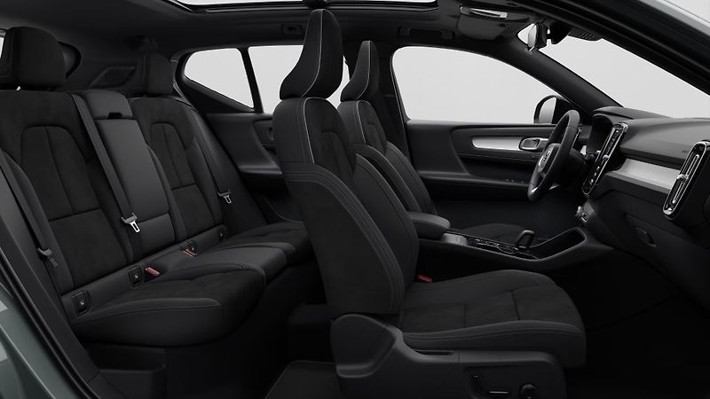 Volvo XC40 (2026) Plus Dark B4 145k, pano,360°ka - fotka 10 z 13