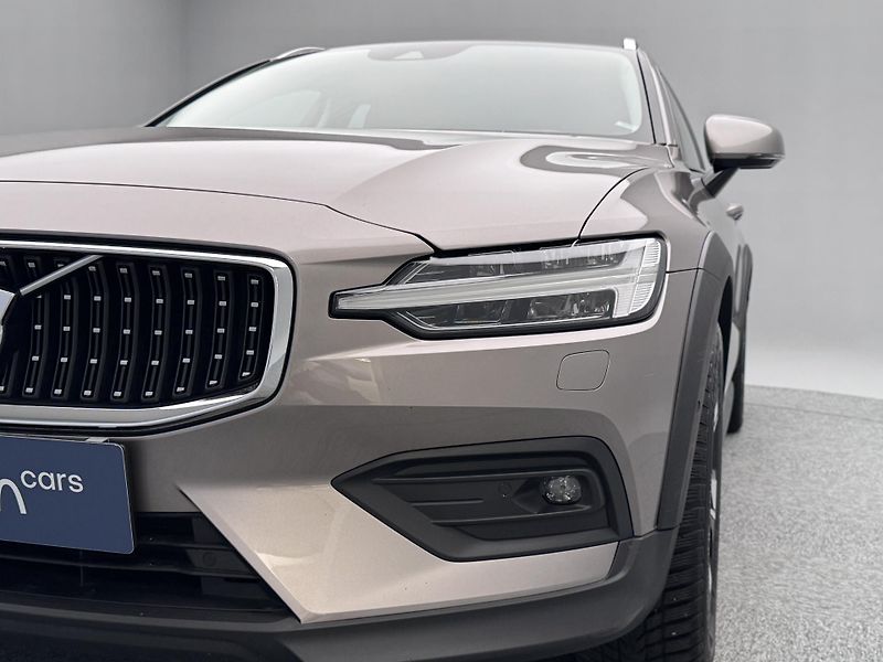 Volvo V60 CC D4 AWD MOMENTUM POLESTAR  - fotka 21 z 40
