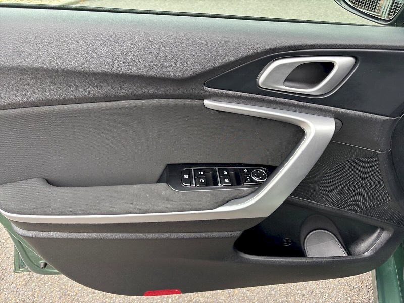 Kia Ceed (2025) 1.5 T-GDi TOP 7DCT - fotka 9 z 30