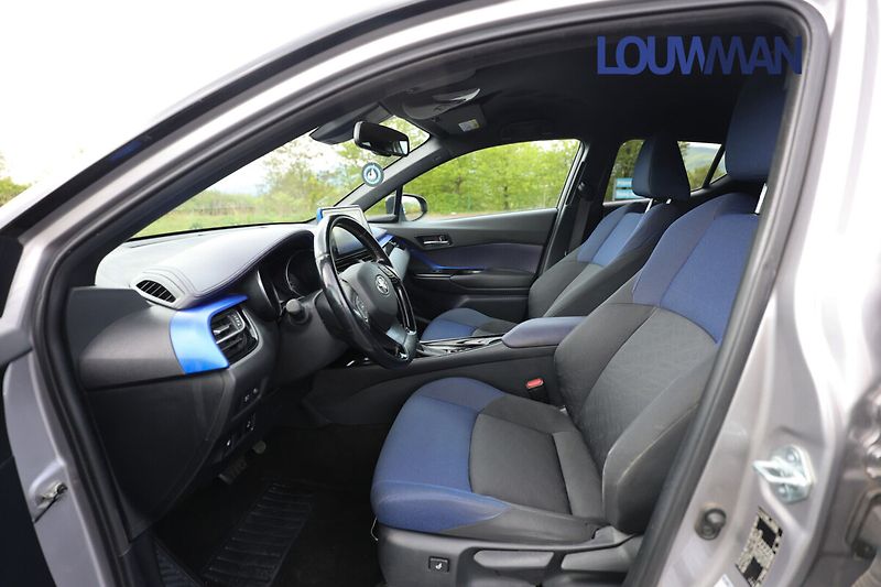 Toyota C-HR Hybrid 1.8 VVT-i Dynamic Comfo - fotka 13 z 25