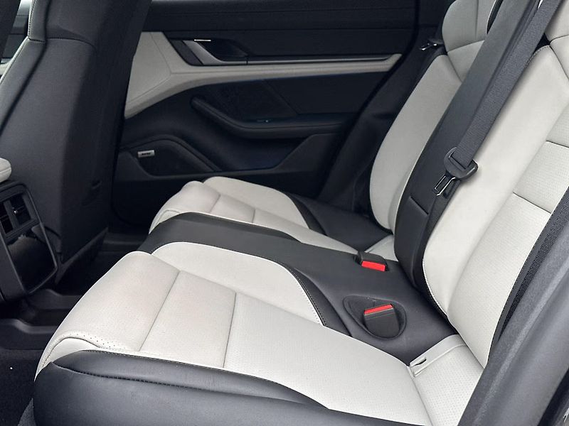 Porsche Taycan Sport Turismo HuD Chrono Inno - fotka 10 z 16