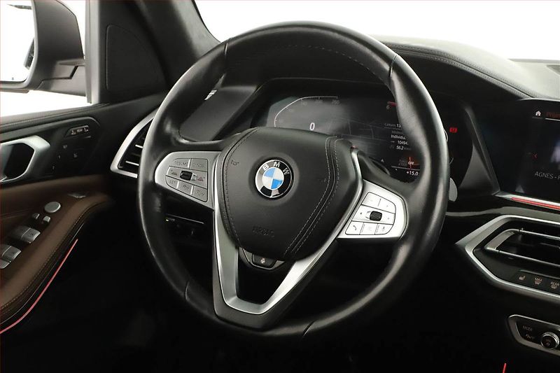 BMW X7 (2019) xDrive30d - fotka 20 z 29