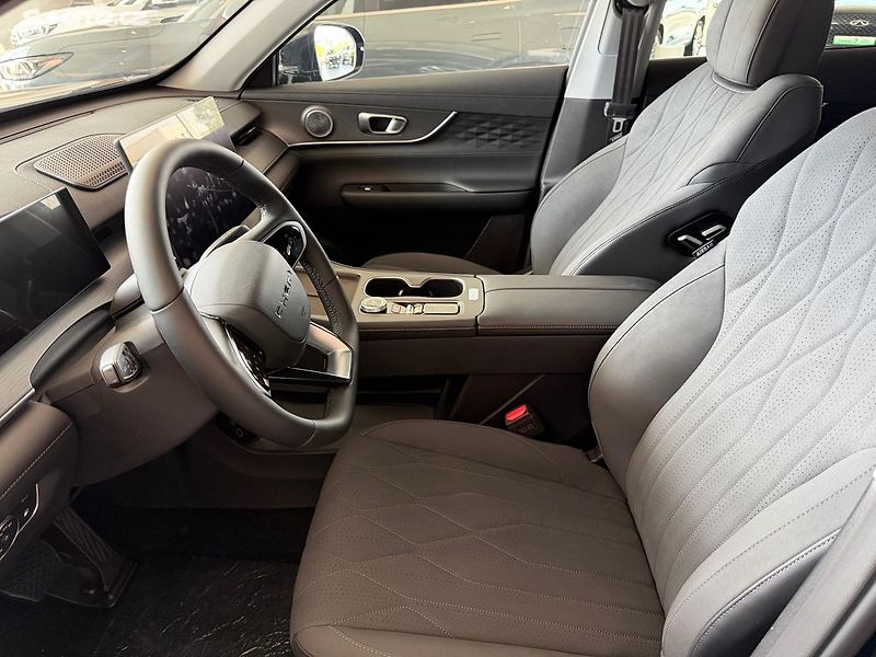 Chery Tiggo 8 PHEV (2026) UNIQUE PANORAMA 7MÍST - fotka 14 z 24