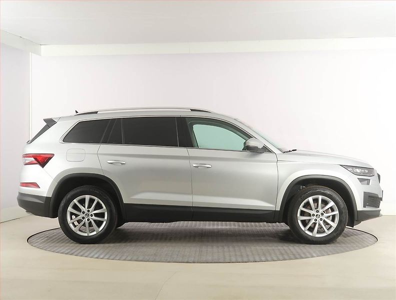 Škoda Kodiaq (2023) Style 2.0 TDI, digi klima - fotka 6 z 27