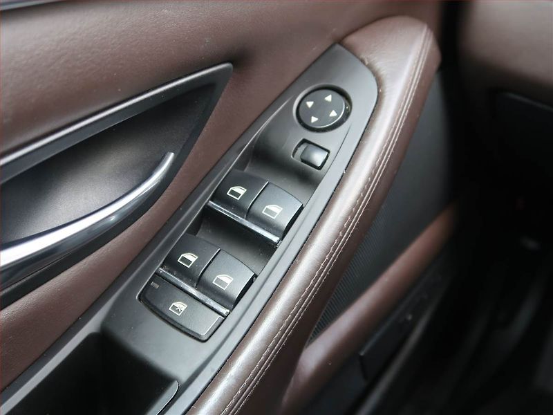 BMW Řada 5 (2011) M Paket 520d, Automat, Navi - fotka 18 z 19