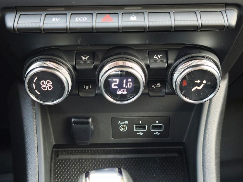 Renault Captur (2023) 1.6 E-Tech Hybrid - fotka 17 z 21