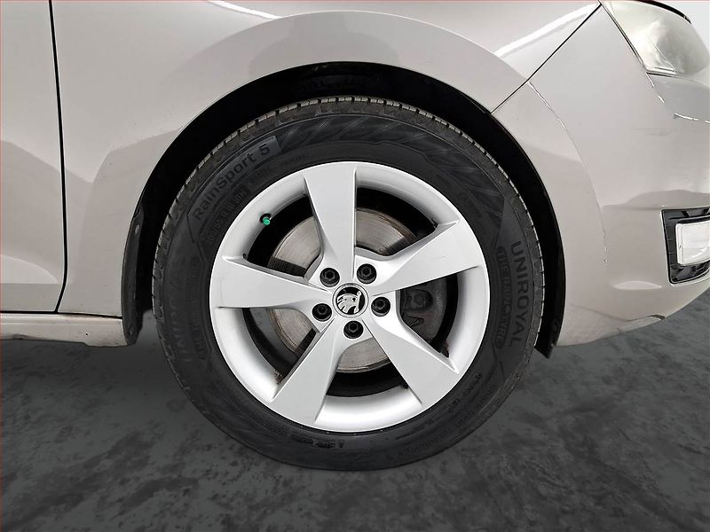 Škoda Rapid (2014) Spaceback 1.6 TDI - fotka 14 z 16