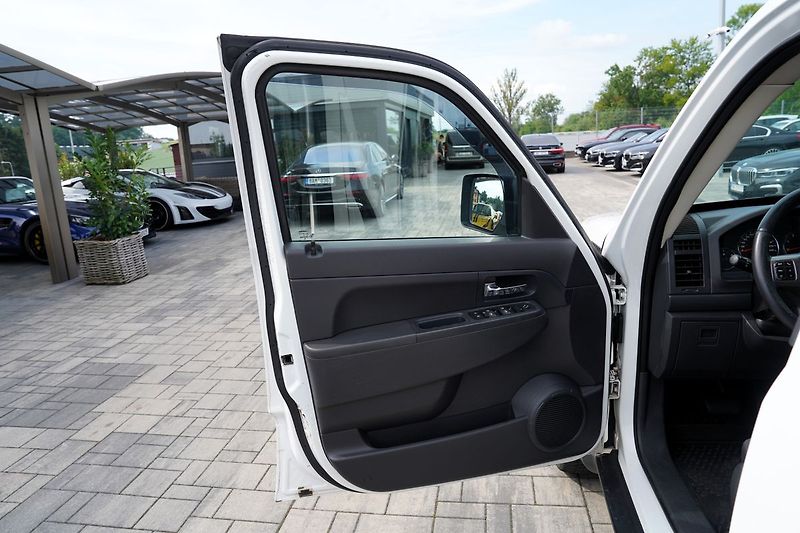 Jeep Cherokee 2.8 CRD L/automat/tažné/klima/ - fotka 14 z 37