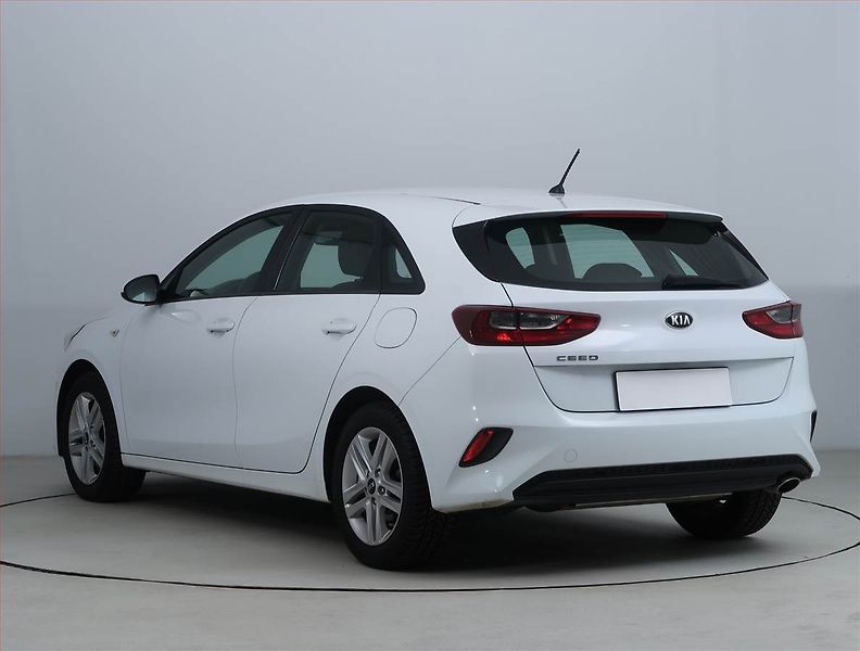 Kia Ceed (2018) 1.4 CVVT, Serv.kniha, Tempomat - fotka 4 z 14