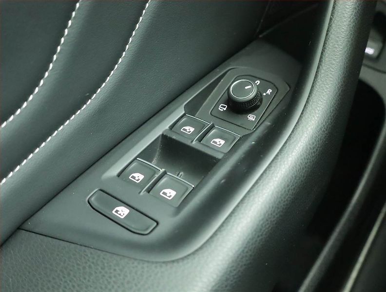 Volkswagen Passat (2021) Elegance 2.0 TDI - fotka 15 z 22