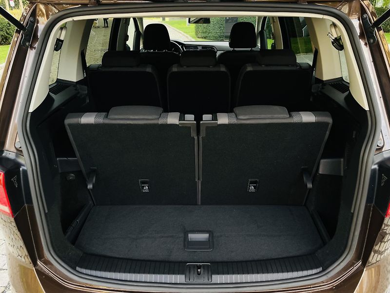 Volkswagen Touran 1.2TSI MANUÁL 7MÍST SERVISKA - fotka 21 z 42