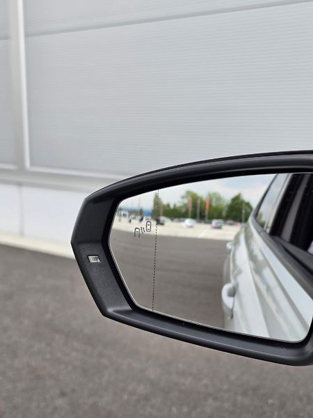 Volkswagen Polo GTI 2.0TSI DSG 152kW DPH 1.Maj - fotka 20 z 22