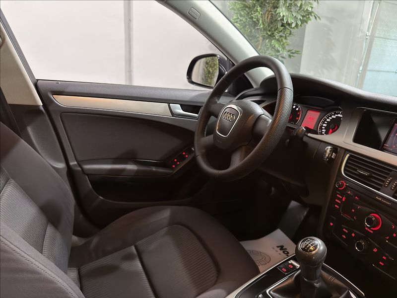 Audi A4 1,8   TFSI B8 BI-XENON ALU R18 - fotka 19 z 33