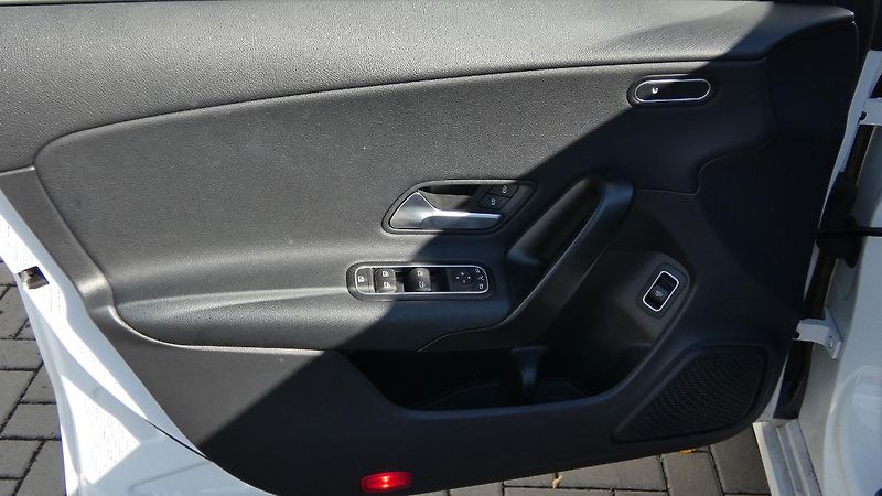 Mercedes-Benz CLA 180 - fotka 8 z 22
