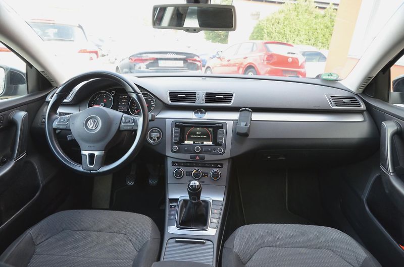 Volkswagen Passat (2014) 2.0 TDi 103kW Bi-XENON / TAŽNÉ - fotka 21 z 39