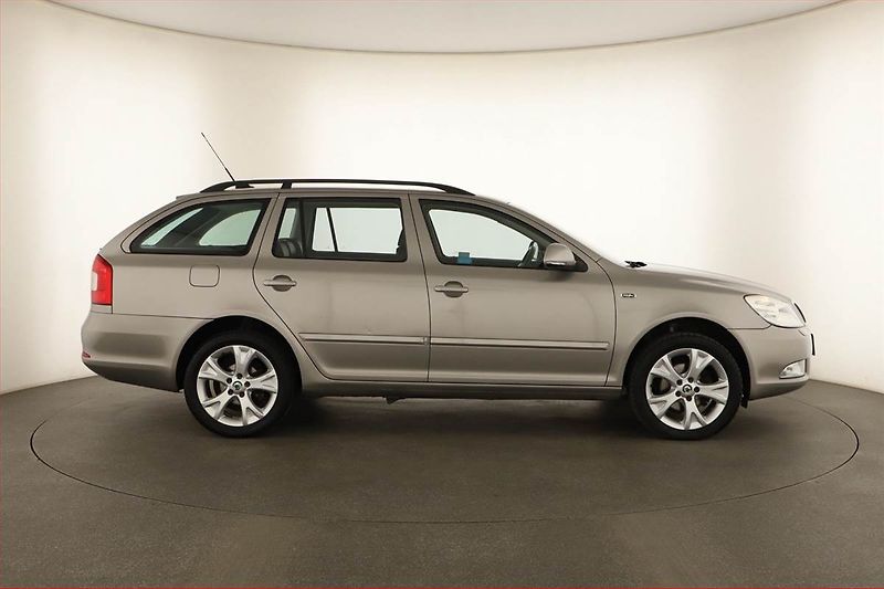 Škoda Octavia (2009) Laurin&Klement 1.8 TSI, 4X4 - fotka 6 z 16