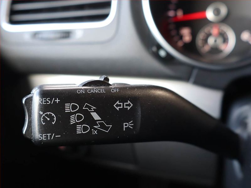 Volkswagen Golf (2011) 1.6 TDI, Automat, Tempomat - fotka 16 z 16