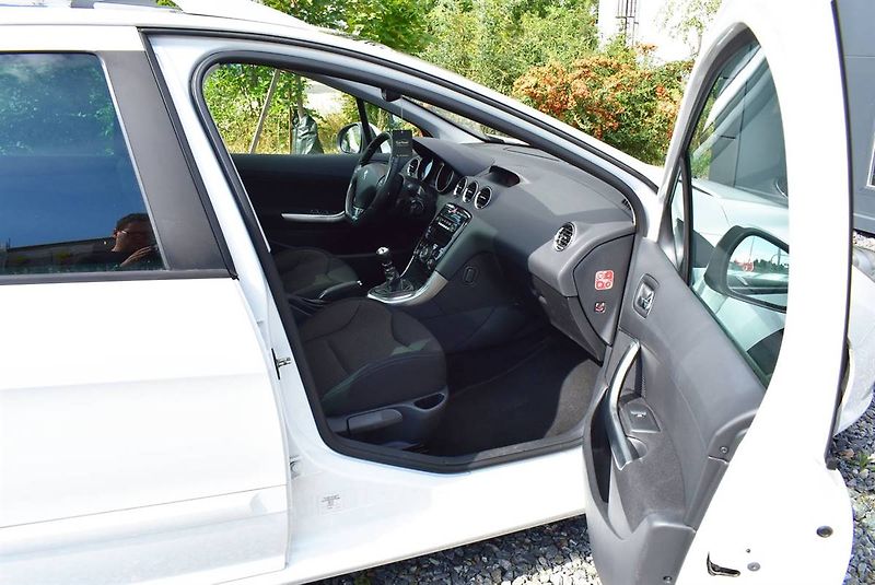 Peugeot 308 2,0 HDI STYLE,1.M,PANO,PĚKNÁ - fotka 12 z 16