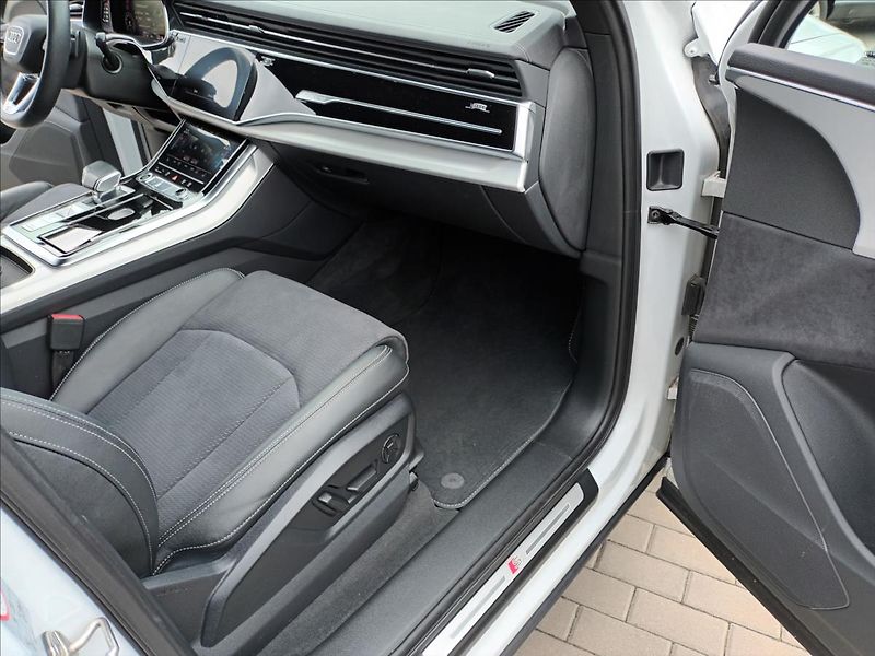 Audi Q7 3,0 55 TFSI S-LINE 250 kW,ČR, - fotka 27 z 42
