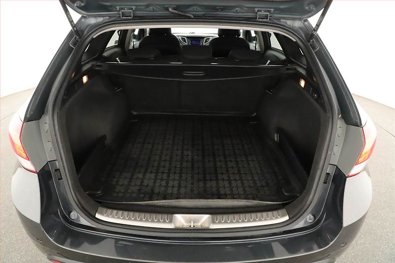 Hyundai i40 (2013) 1.7 CRDi, Serv.kniha, Xenony - fotka 11 z 17