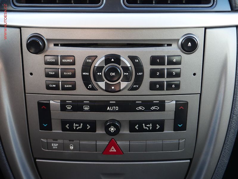 Citroën C5 (2007) 1.6 HDi, ČR, autoAC - fotka 12 z 19