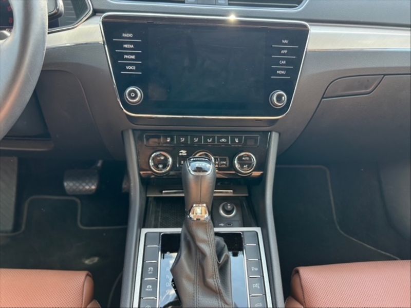 Škoda Superb 2,0 TDI 147 4x4 L&K DSG - fotka 10 z 11