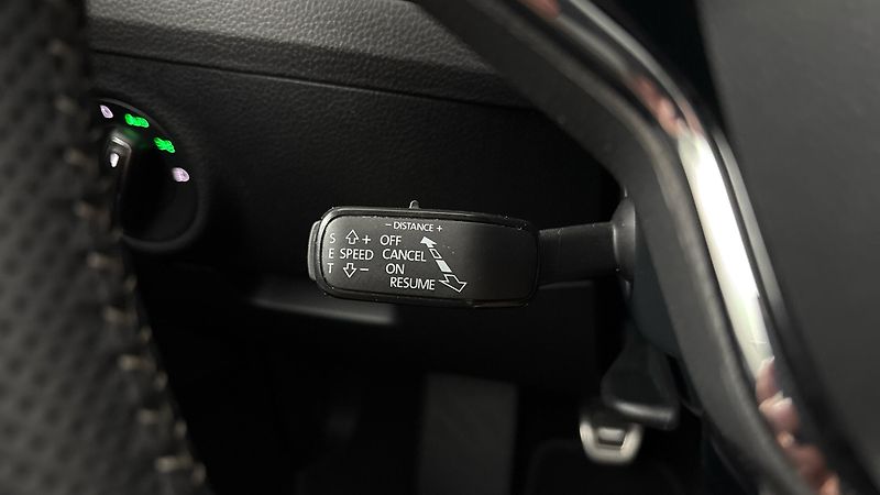 Škoda Superb 1.5 TSI Sportline Combi - fotka 14 z 30