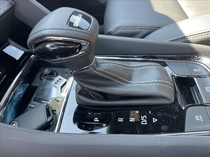 Škoda Karoq 1,5 TSi 110kw SPORTLINE 1maj C - fotka 23 z 36