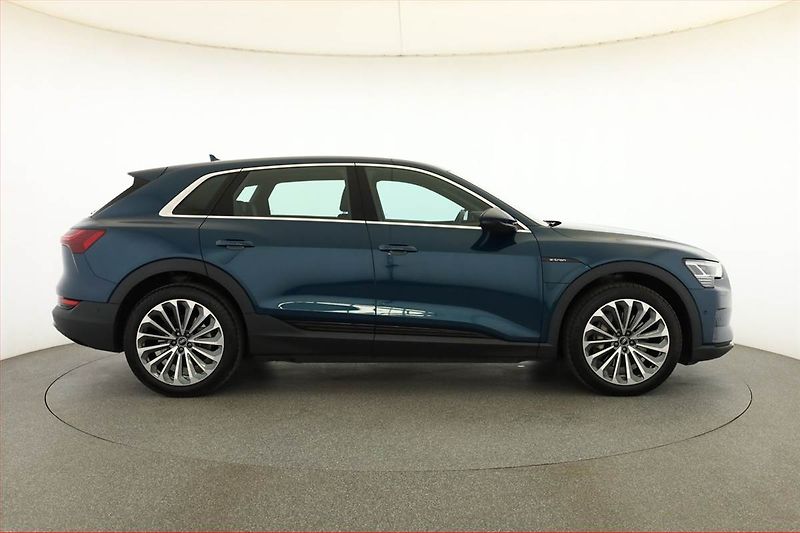 Audi e-tron (2022) 50 quattro, SoH 93% - fotka 6 z 20