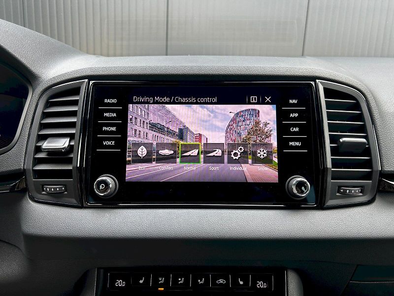 Škoda Karoq (2025) 2.0 TDI 110kW 4x4 DSG Sportlin - fotka 19 z 35